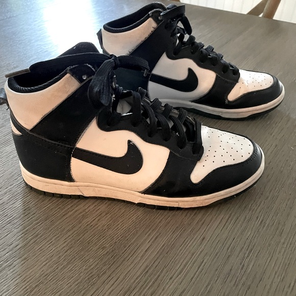 Women’s Nike Dunk retro panda 🐼 sneakers size 7 - Picture 1 of 6